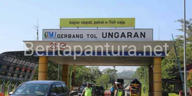 Gerbang Tol Ungaran Penutupan Exit Tol Jawa Tengah. (IRFANA NUR / BERITA PANTURA)